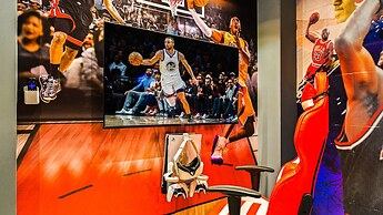 Discounted Ultimate Disney Getaway w Private Pool!