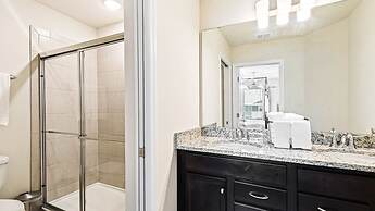 Discounted Ultimate Disney Getaway w Private Pool!