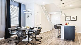 Discounted Ultimate Disney Getaway w Private Pool!