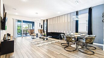 Discounted Ultimate Disney Getaway w Private Pool!