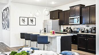 Discounted Ultimate Disney Getaway w Private Pool!