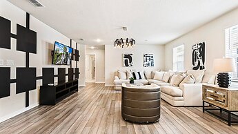 Discounted Ultimate Disney Getaway w Private Pool!