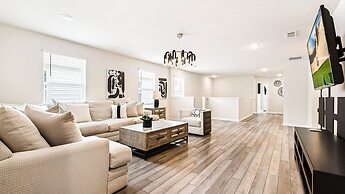 Discounted Ultimate Disney Getaway w Private Pool!