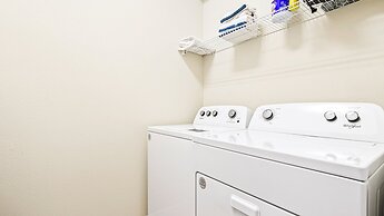 Discounted Ultimate Disney Getaway w Private Pool!