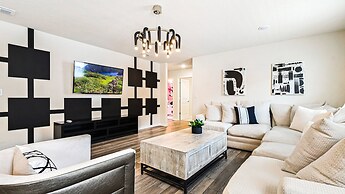 Discounted Ultimate Disney Getaway w Private Pool!