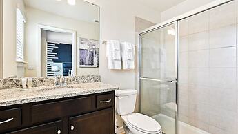 Discounted Ultimate Disney Getaway w Private Pool!