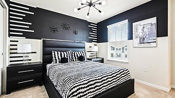 Discounted Ultimate Disney Getaway w Private Pool!