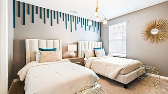 Discounted Ultimate Disney Getaway w Private Pool!