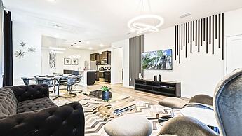 Discounted Ultimate Disney Getaway w Private Pool!