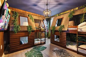 Avengers Game Room 10br Villa W/private Pool Spa