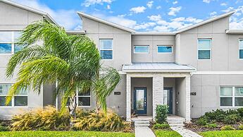 4BR Retreat in Champions Gate w/ Private Pool