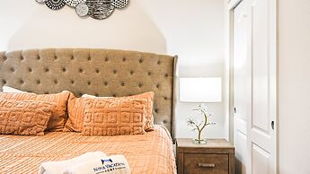 7BR Lake View Villa Pool Spa - Solterra Resort