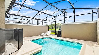 4BR Tropical Storey Lake Townhome Private Pool
