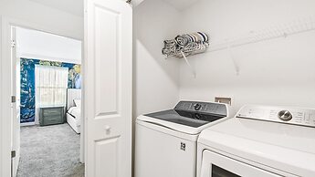 4BR Tropical Storey Lake Townhome Private Pool