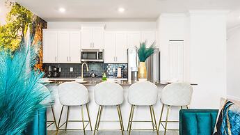 4BR Tropical Storey Lake Townhome Private Pool