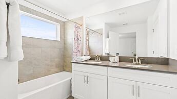 4BR Tropical Storey Lake Townhome Private Pool