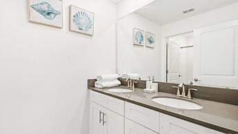 4BR Tropical Storey Lake Townhome Private Pool