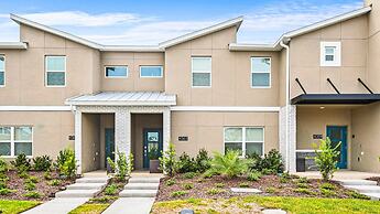 4BR Tropical Storey Lake Townhome Private Pool