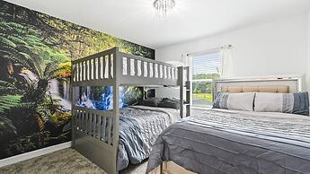 4BR Tropical Storey Lake Townhome Private Pool