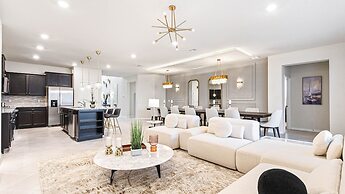 Elegant Resort Home With Loft, Private Pool & Spa