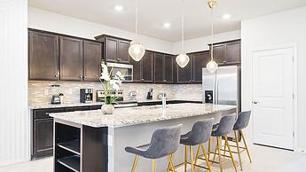 Elegant Resort Home With Loft, Private Pool & Spa