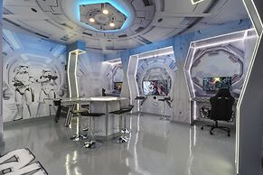 Luxurious Villa With Resort-style Amenities