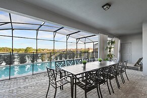 Luxurious Villa With Resort-style Amenities