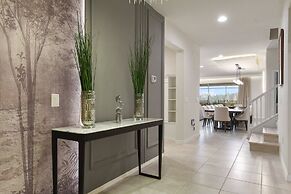 Luxurious Villa With Resort-style Amenities