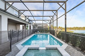 Luxurious Villa With Resort-style Amenities