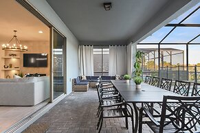 Luxurious Villa With Resort-style Amenities