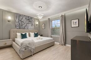 Luxurious Villa With Resort-style Amenities