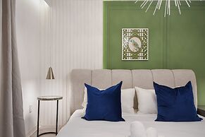 Luxurious Villa With Resort-style Amenities