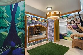 Luxurious Villa With Resort-style Amenities