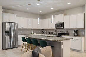 Luxurious Villa With Resort-style Amenities