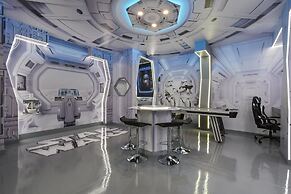 Luxurious Villa With Resort-style Amenities