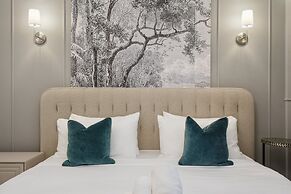 Luxurious Villa With Resort-style Amenities