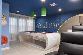 Luxurious Villa With Resort-style Amenities