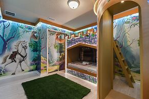 Luxurious Villa With Resort-style Amenities