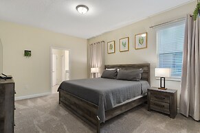 Opulent Disney Stay: Pool, Spa, 10 Mi Away