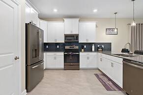 Opulent Disney Stay: Pool, Spa, 10 Mi Away