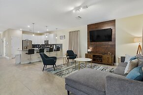 Opulent Disney Stay: Pool, Spa, 10 Mi Away