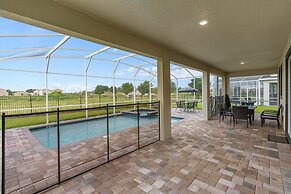 Opulent Disney Stay: Pool, Spa, 10 Mi Away