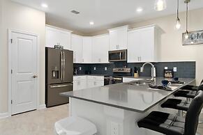 Opulent Disney Stay: Pool, Spa, 10 Mi Away