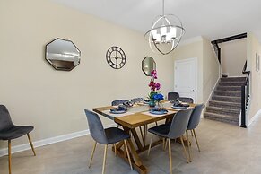 Opulent Disney Stay: Pool, Spa, 10 Mi Away