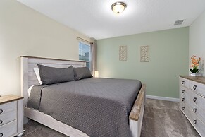 Opulent Disney Stay: Pool, Spa, 10 Mi Away