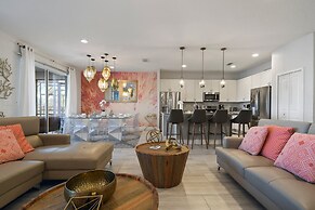 Elegant Home With Pool & Spa, Close to Disney