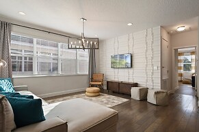 Elegant Home With Pool & Spa, Close to Disney