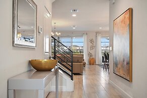 Elegant Home With Pool & Spa, Close to Disney