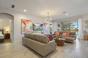 Elegant Home With Pool & Spa, Close to Disney