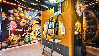 Spacious Home w/ Private Pool, Near Disney